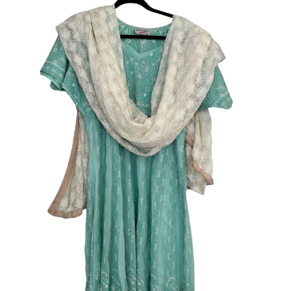 Hand embroidered Phulkari - Picture 4 of 5